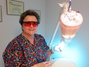 Lottie Holmes and her laser teeth whitening machine 